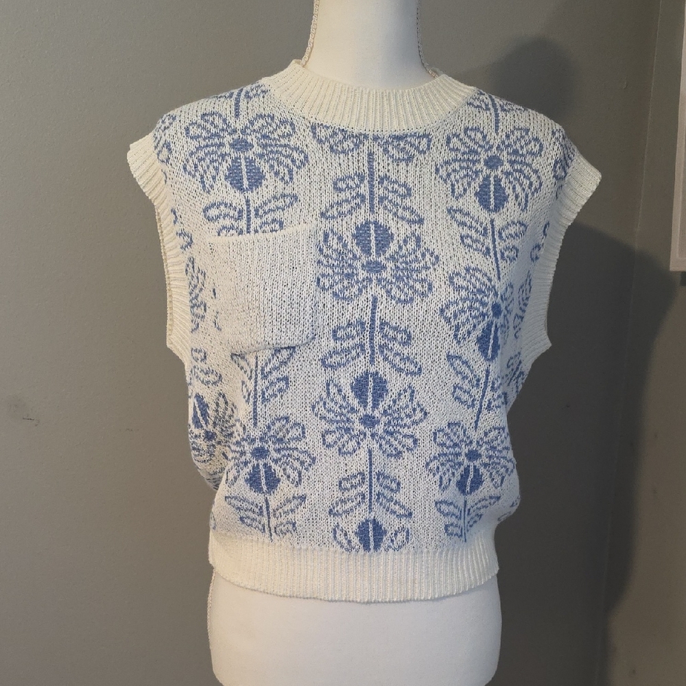 LA MIEL Cream and Blue Knit Top Size Medium